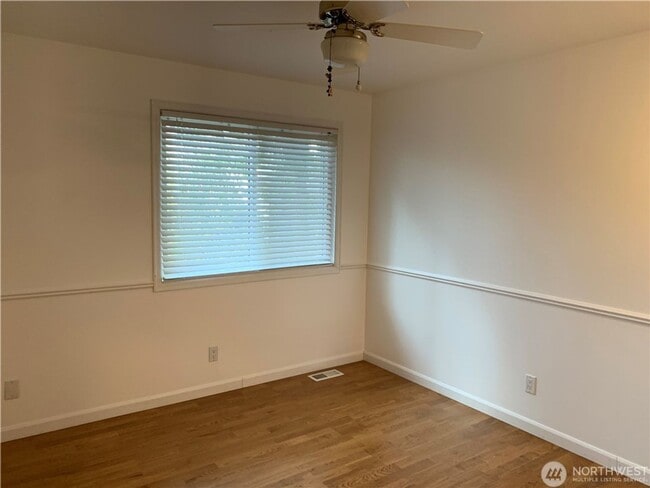 Building Photo - 4Bd/2.5Ba Sammamish Home