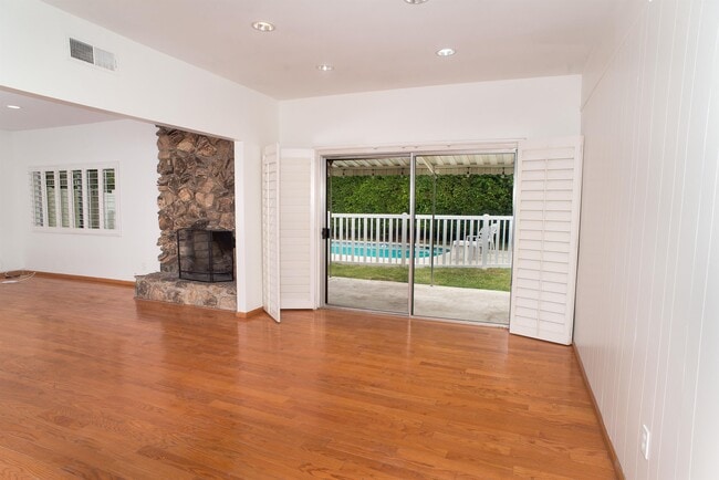 Building Photo - 18624 Kenya St