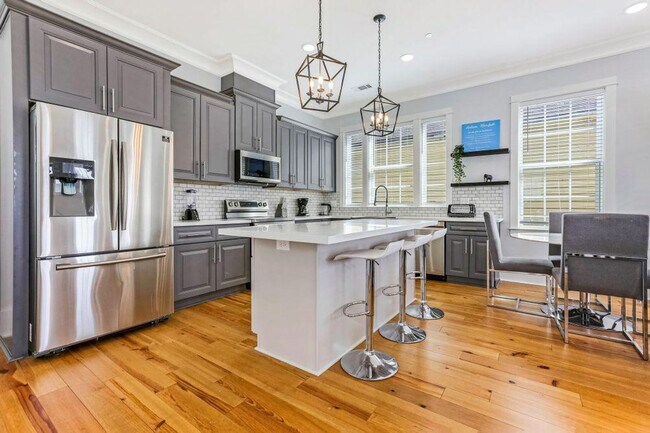 Building Photo - 1220 Carondelet St