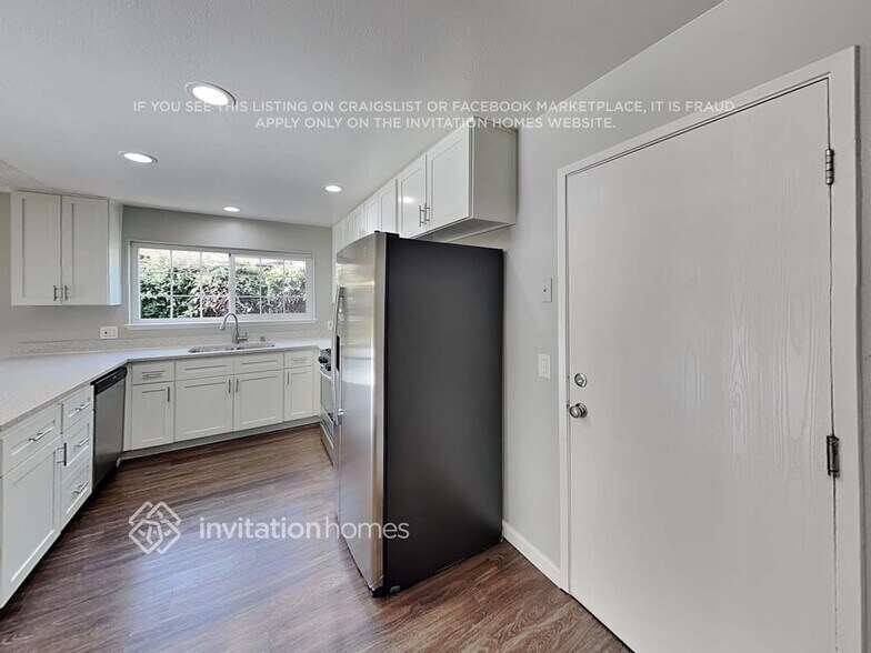 Building Photo - 256 Andrea Dr