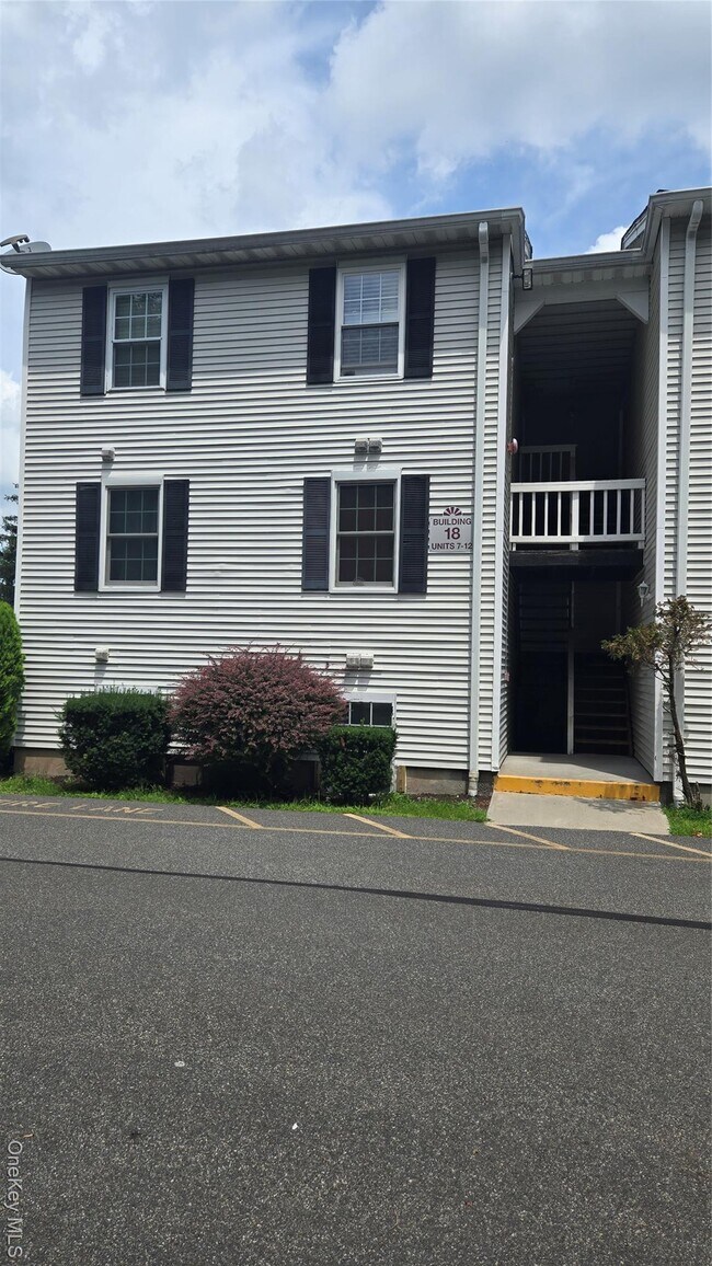 Primary Photo - 18 Lexington Hills Rd