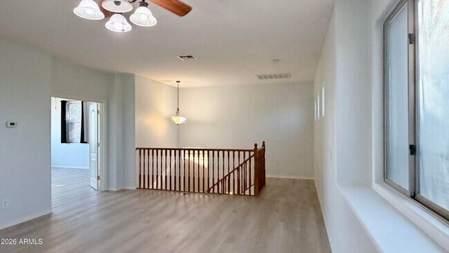 Building Photo - 1289 E Iris Dr