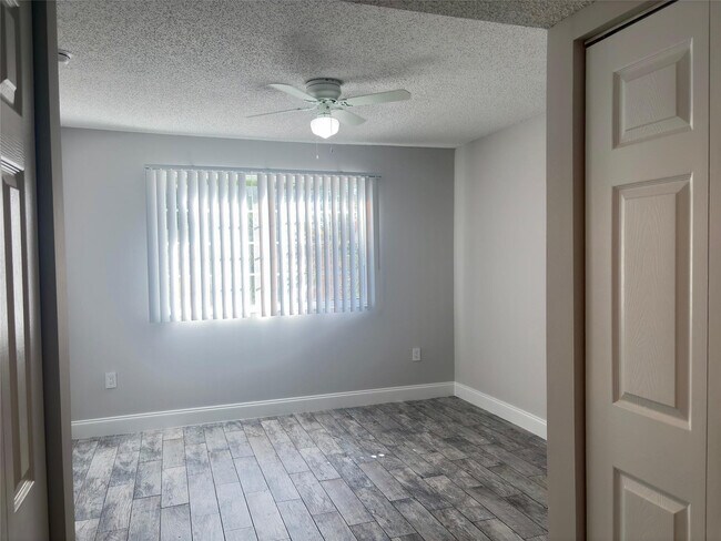 Building Photo - 2119 SE 10th Ave