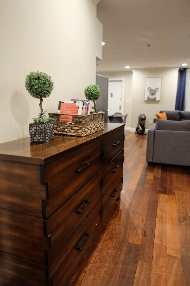 Building Photo - 65 W 107th St