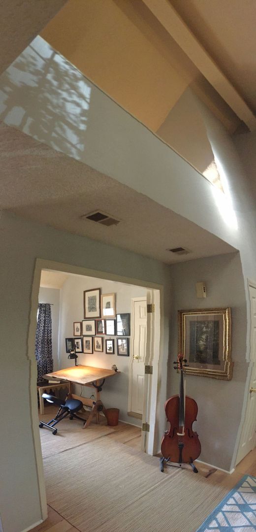 Building Photo - Top Floor FURNISHED 1 Bed/Office/Loft in P...