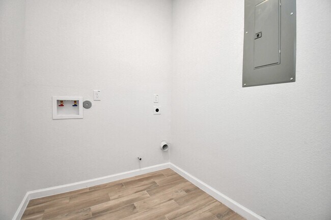 Building Photo - 5941 Southlea St