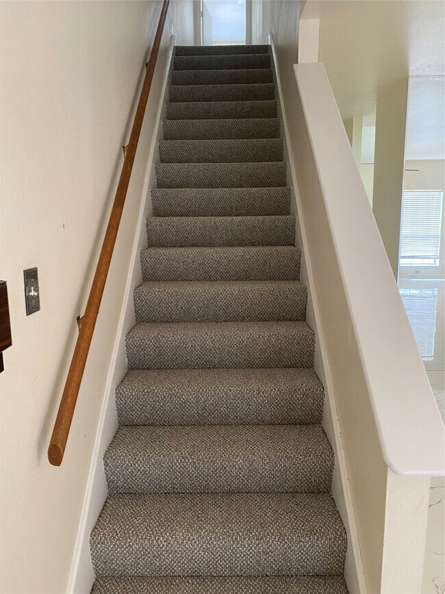 Building Photo - 2856 Holly Hall St