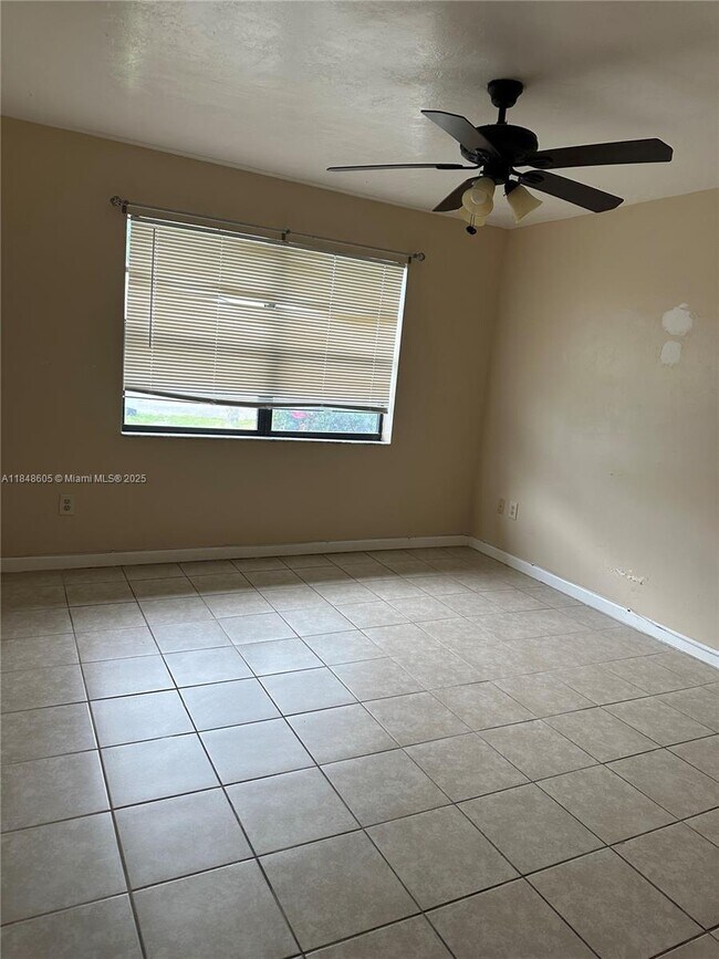 Building Photo - 1211 Sandpiper Blvd