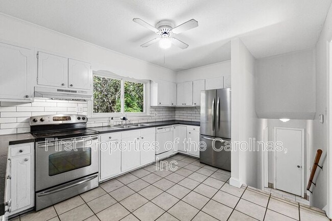 Building Photo - 810 Applegate Ct