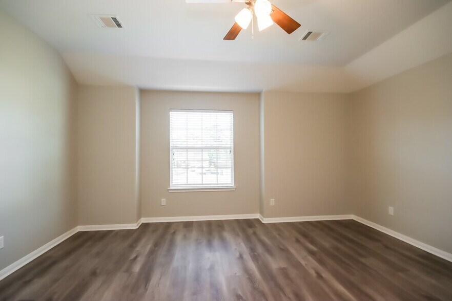 Building Photo - 261 Kellyn Ct