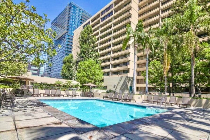 Pool - 600 W 9th St