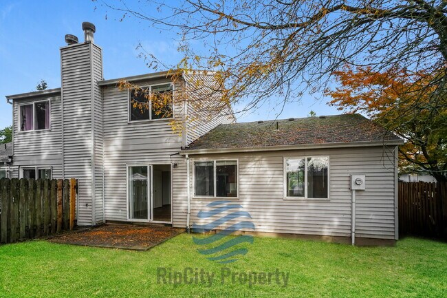 Building Photo - 2452 SE 9th Ct