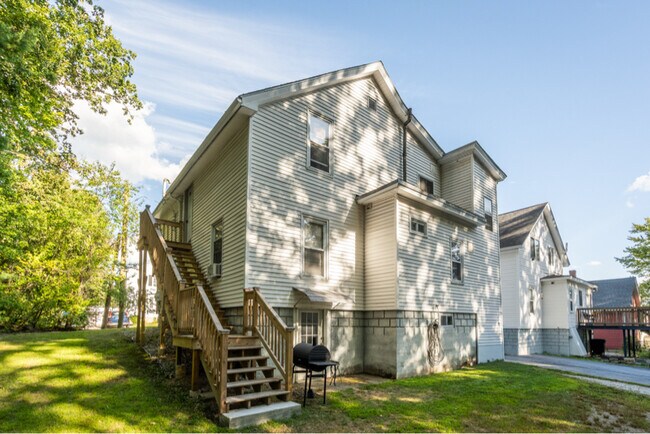 Building Photo - 242 Lafayette St
