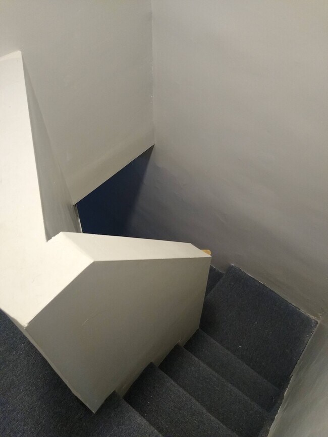 Building Photo - 655 N Yewdall St