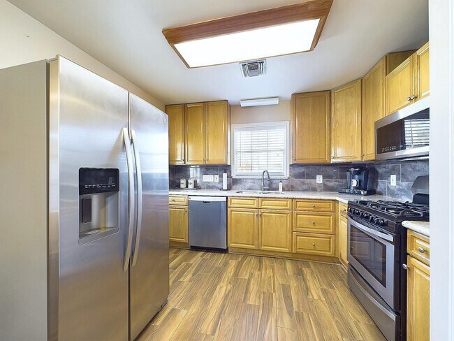 Building Photo - 2814 Balmorhea Ave