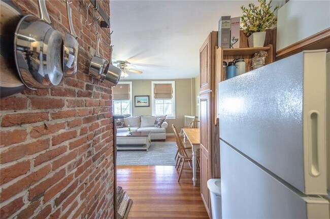 Building Photo - 35 Pelham St