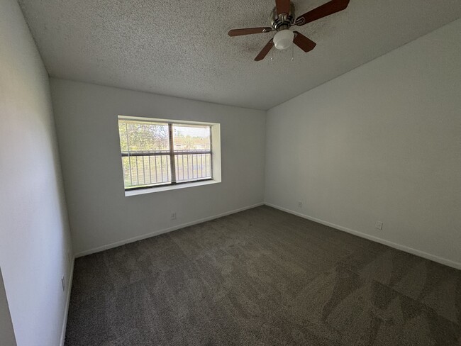 Building Photo - 3733 Carambola Cir N