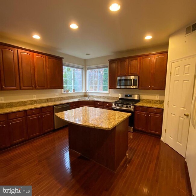 Building Photo - 12098 Paper Birch Ln