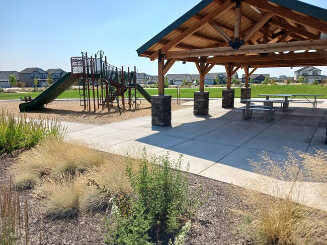 Building Photo - $500 OFF 1st months rent! Beautiful 2-Bedroom Home located in Redmond Oregon.