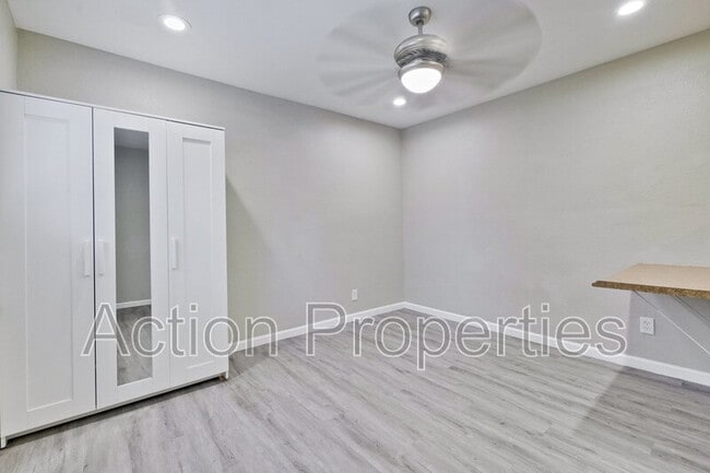 Building Photo - 1043 Henderson Ave