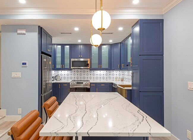 Building Photo - 4501 Fairway Dr N