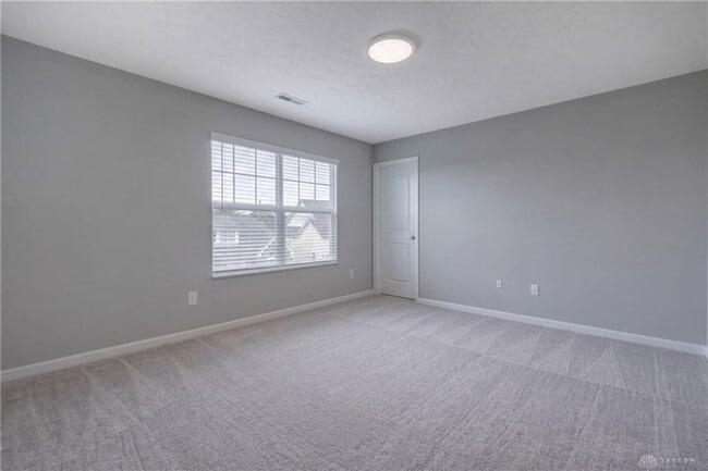 Building Photo - 225 Pointe Oakwood Way