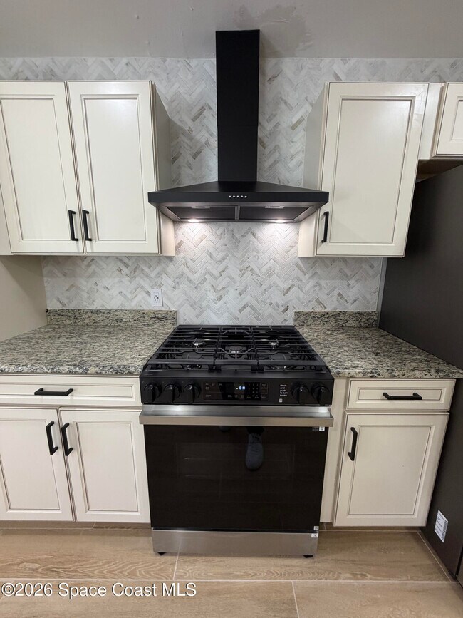 Building Photo - 845 Juniper Cir