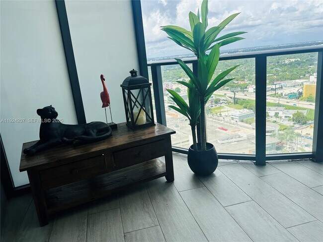 Building Photo - 121 NE 34th St