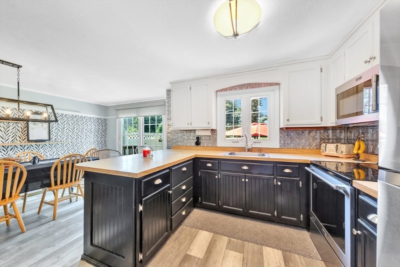 Building Photo - 395 Donohue Rd