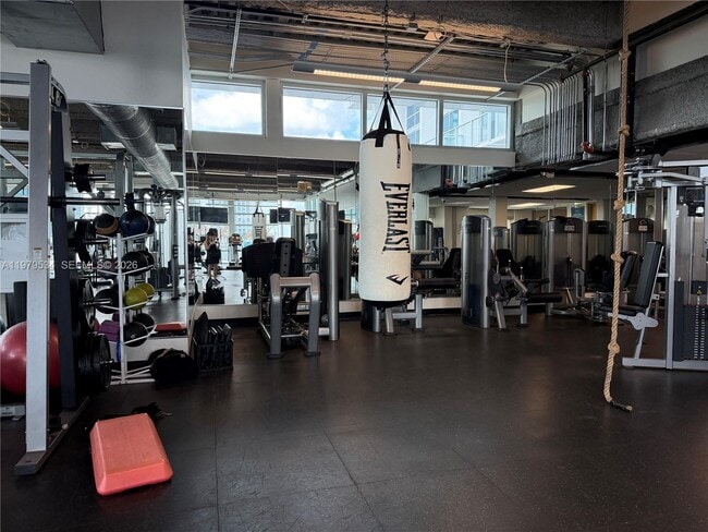 Building Photo - 150 E Robinson St