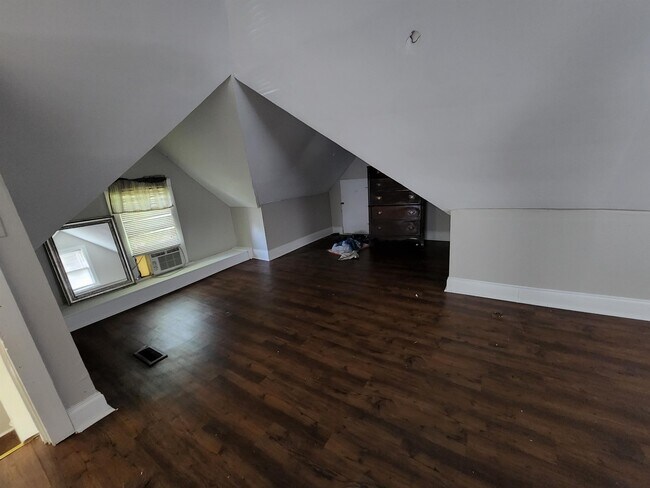 Building Photo - 1612 W 48th St