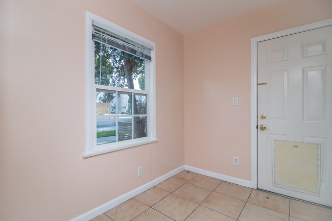 Building Photo - 5107 Overland Ave