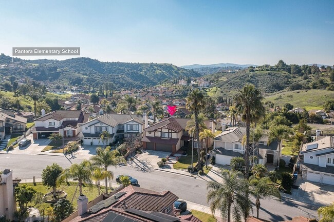 Building Photo - Fully furnished Canyon View 5 Bed Single Family