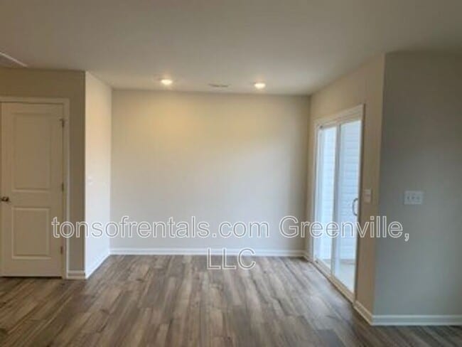 Building Photo - 413 Mopar Ln