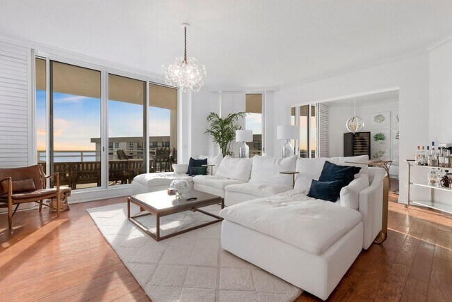 Primary Photo - Ultimate Furnished Luxury Rental at the Be...