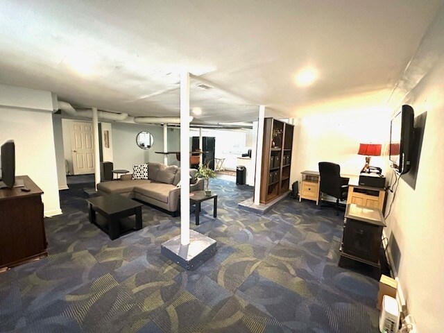 Building Photo - 1305 Stratford Ave