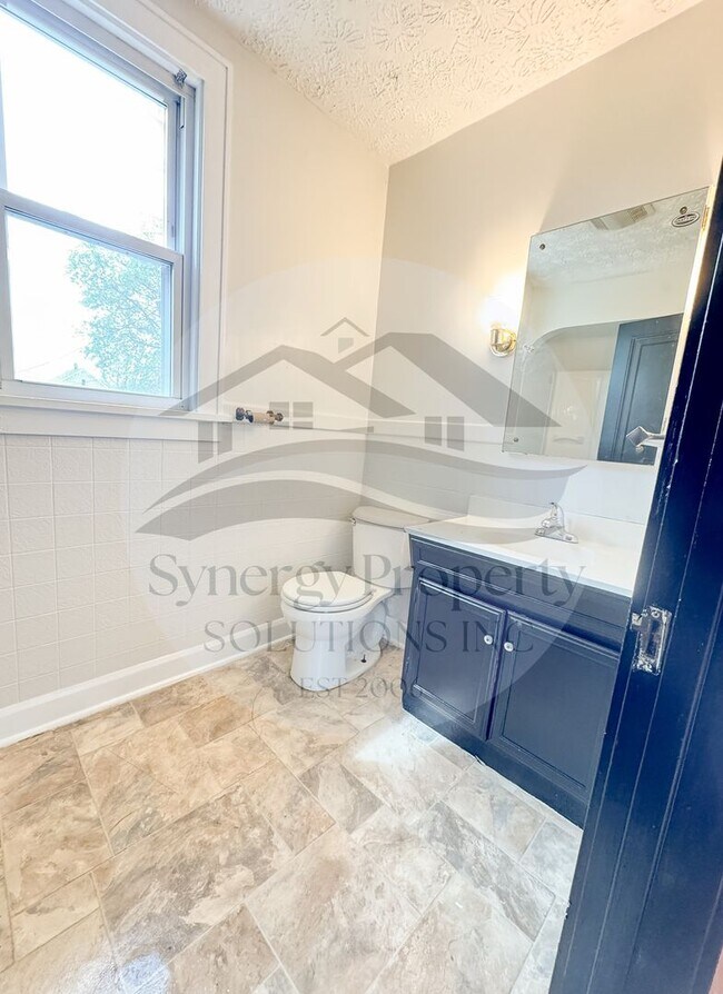 Building Photo - Bartley Ave 46 - 46 1/2