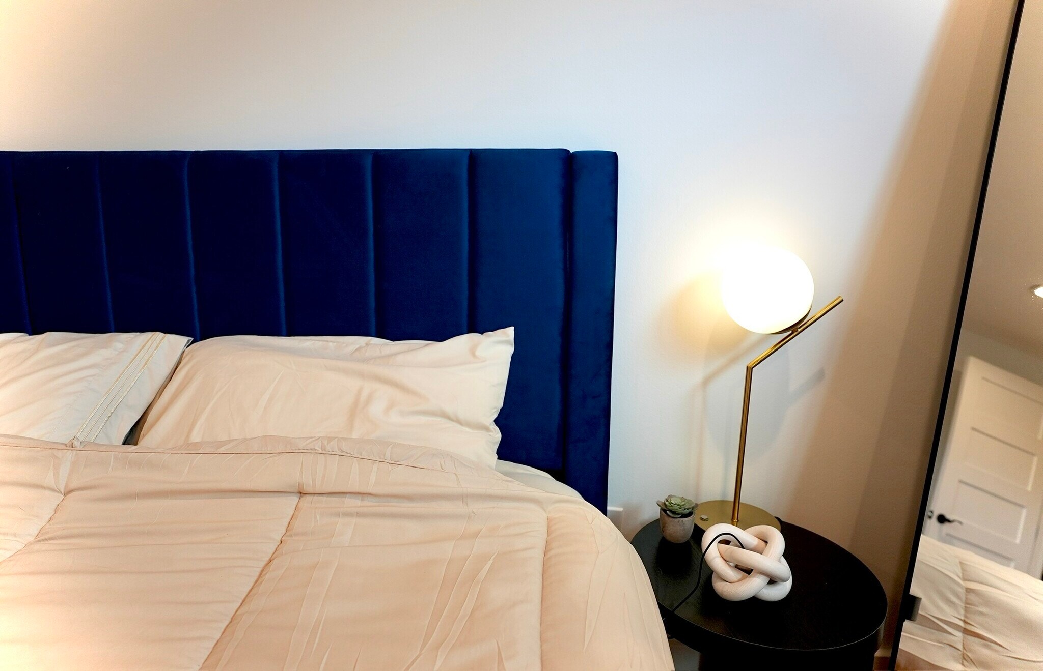 Building Photo - 4284 S Normandie Ln