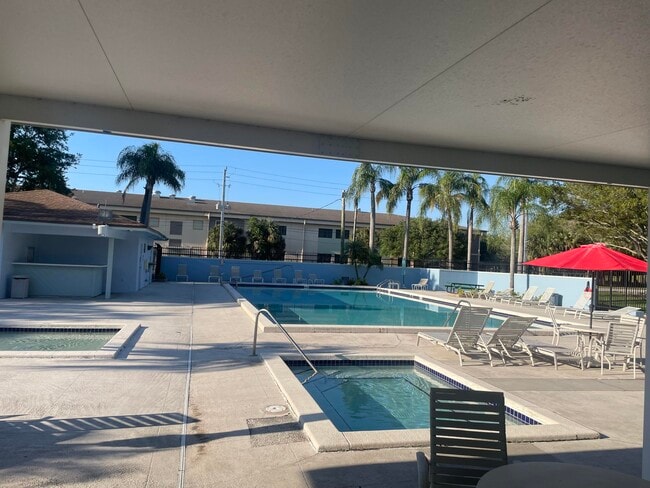 Building Photo - 3875 Circle Lake Dr