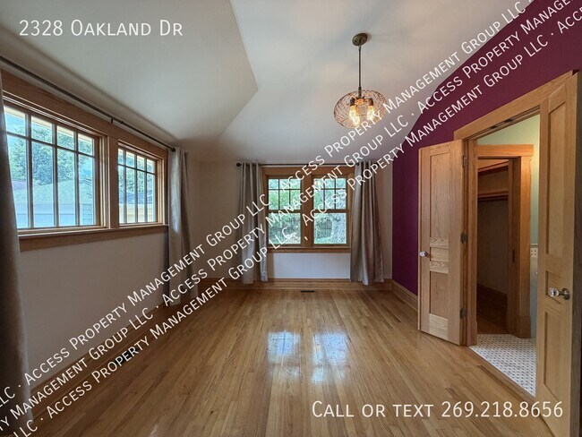 Building Photo - 2328 Oakland Dr