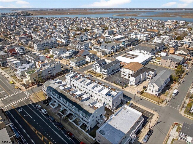 Building Photo - 9616 Pacific Ave