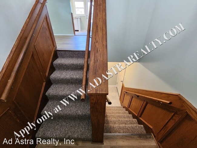 Building Photo - 2 br, 1.5 bath House - 3014 N 155th Ter.,