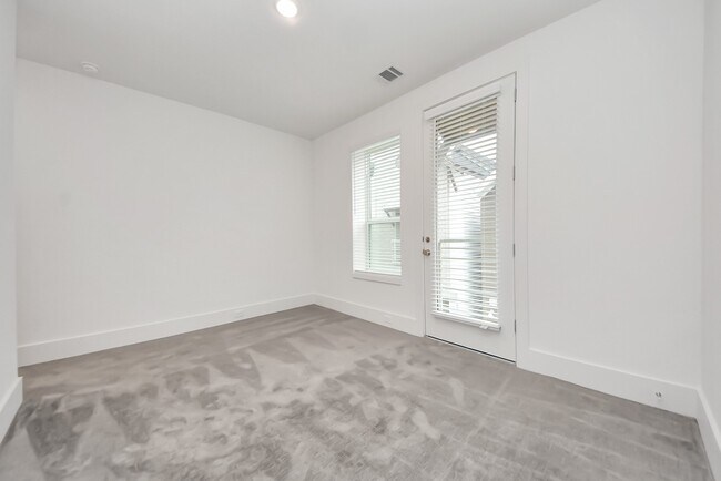 Building Photo - 7502 B Carver Rd