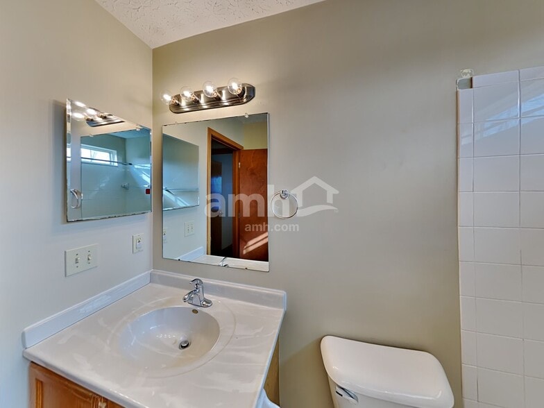 Building Photo - 8865 Kingsley Dr