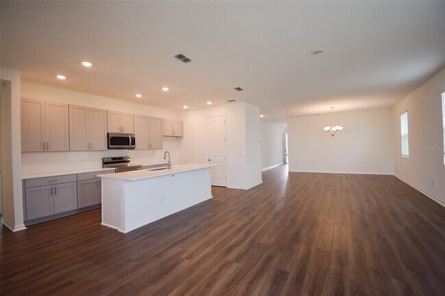 Building Photo - 2370 Lancashire St