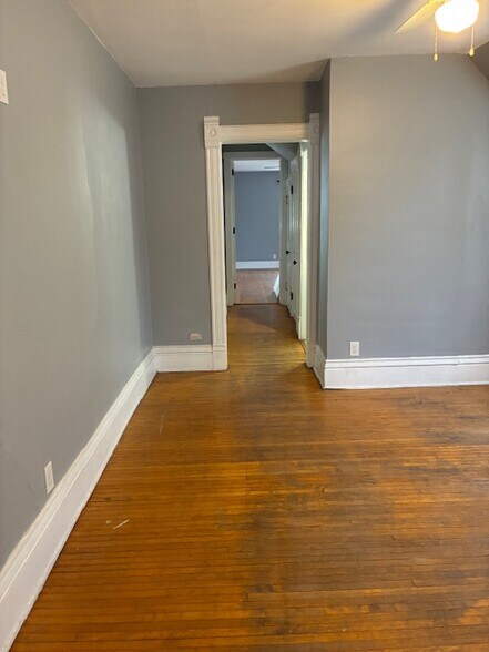 Building Photo - 1046 E Gorham St