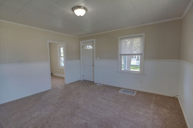 Building Photo - 2 bed home