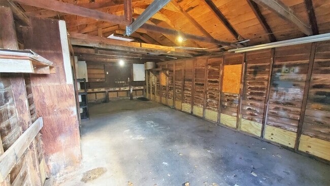 Building Photo - 372 26th Ave SW