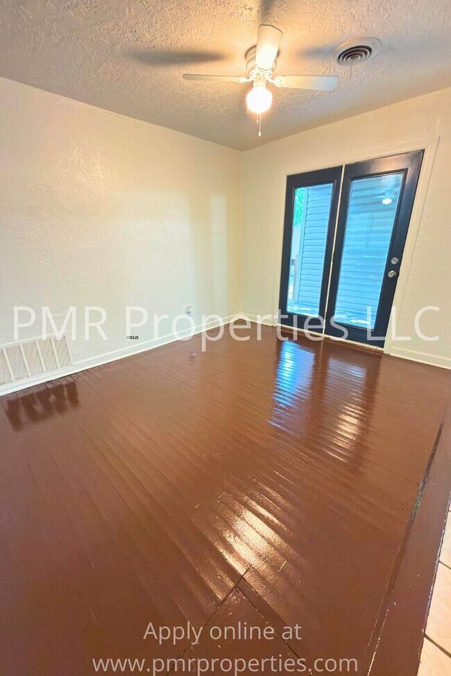 Building Photo - 4 Bedrooms / 2 Bathrooms House