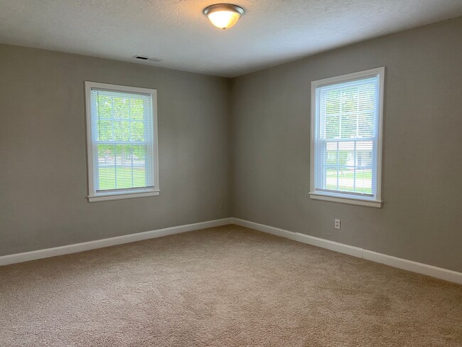 Building Photo - 2 Bedroom, 1 Bathroom House in High Point!